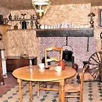 D'hotes Le Pot Au Lait Bed & Breakfast 3*