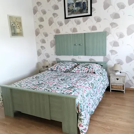 D'hotes Le Pot Au Lait Bed & Breakfast 3*